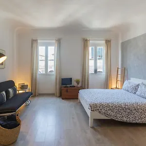  Apartment Piazza Del Mercato Italy